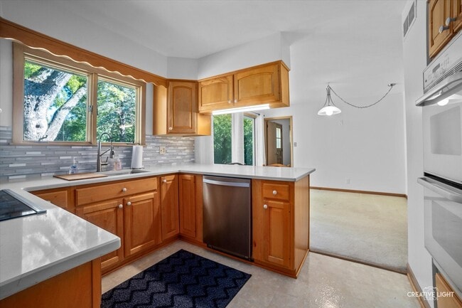 Building Photo - 38W686 Glenview Dr