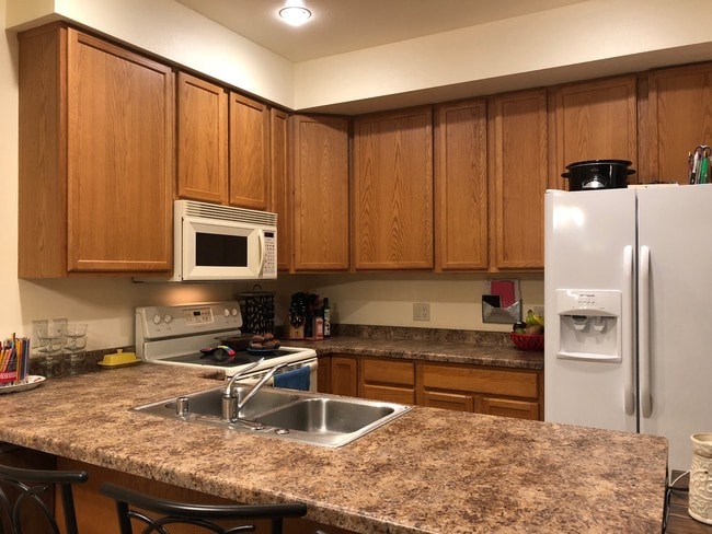 Building Photo - 749 Oregon Parks Ave