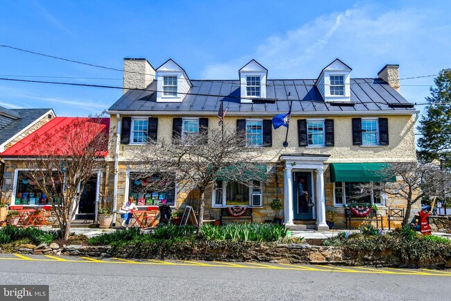 Building Photo - 17 S Madison St