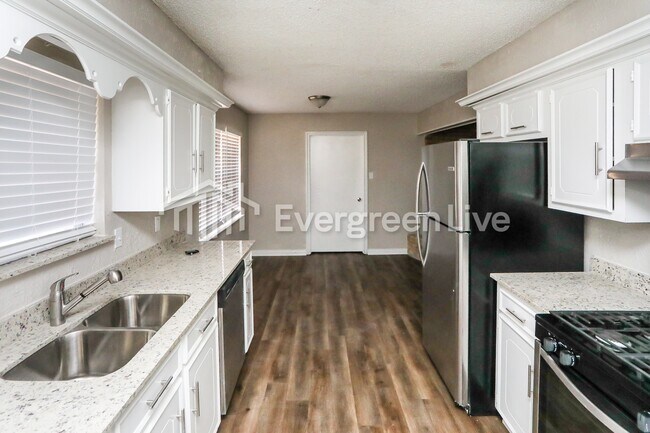 Building Photo - 715 San Juan Dr