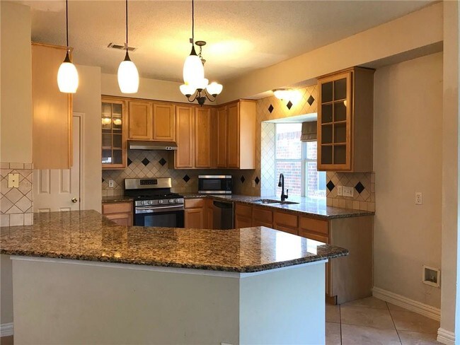 Building Photo - 1418 Summerplace Dr