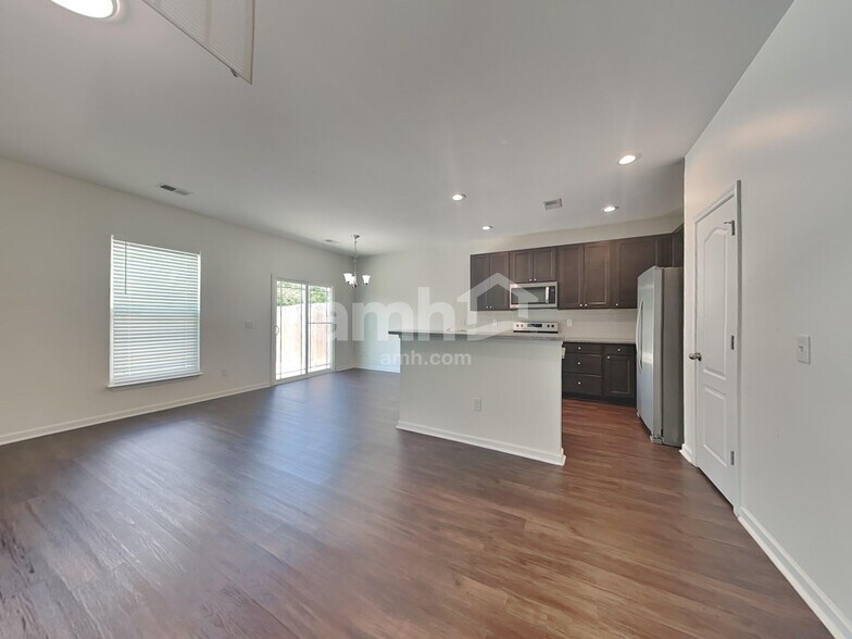 Building Photo - 137 Caledonia Dr