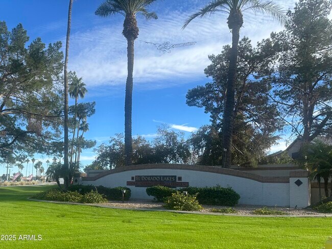 Building Photo - 1755 W Aspen Ave