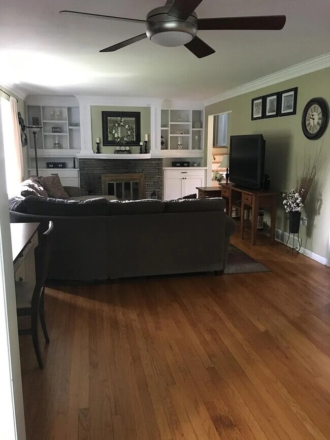 Building Photo - 858 Warner Rd