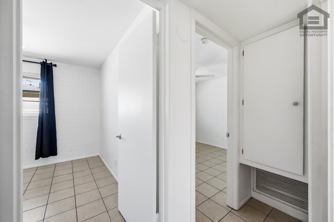 Building Photo - 4711
