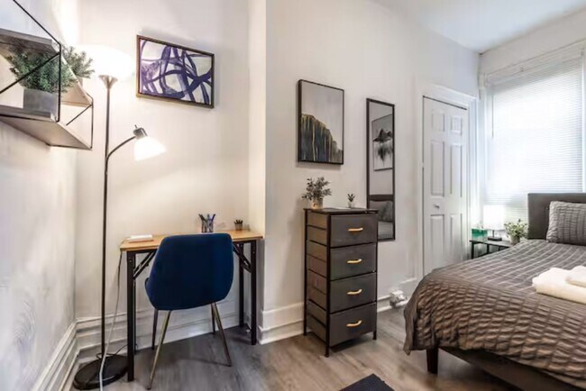 Building Photo - Renovated 3BR in South Side Flats | 100 Walk Score | In-Unit Laundry