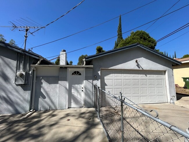 Building Photo - Beautiful  4+2 GRANADA HILLS HOME