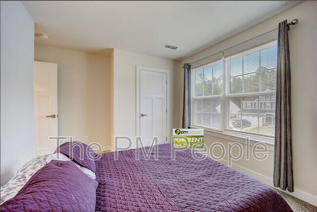 Building Photo - 32 Wiltshire Cir