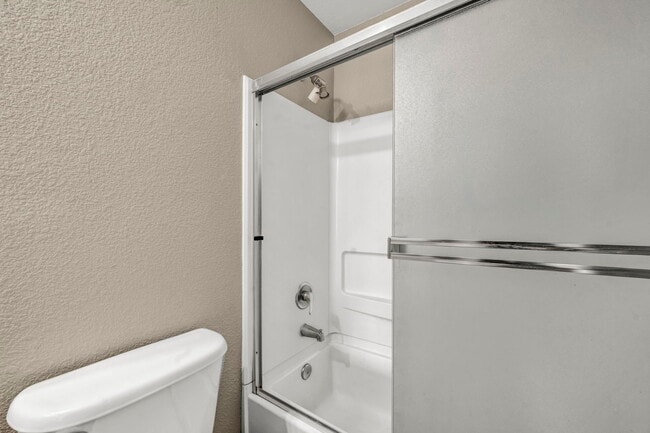 Building Photo - 17765 Oakview Ct