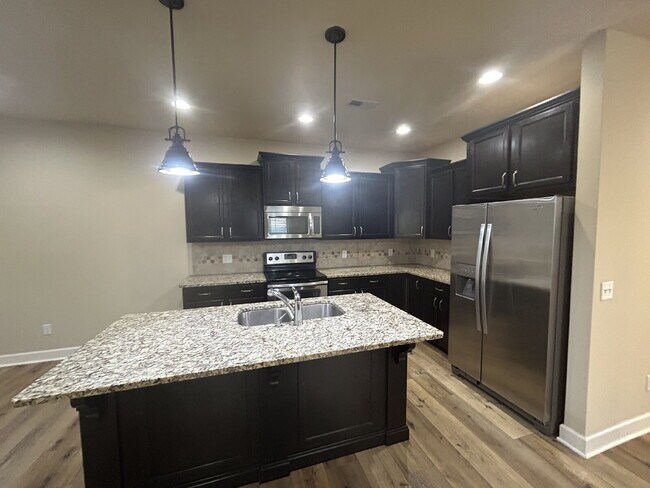 Building Photo - 3-BEDROOM, 2.5-BATH TOWNHOUSE AVAILABLE IN COOPER SQUARE