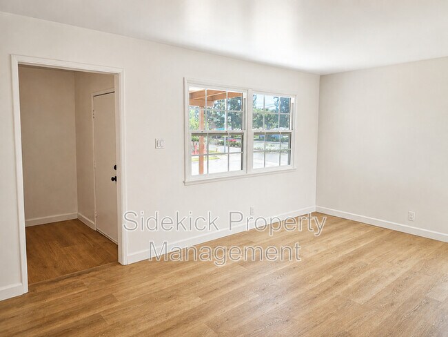 Building Photo - 8941 Songfest Dr