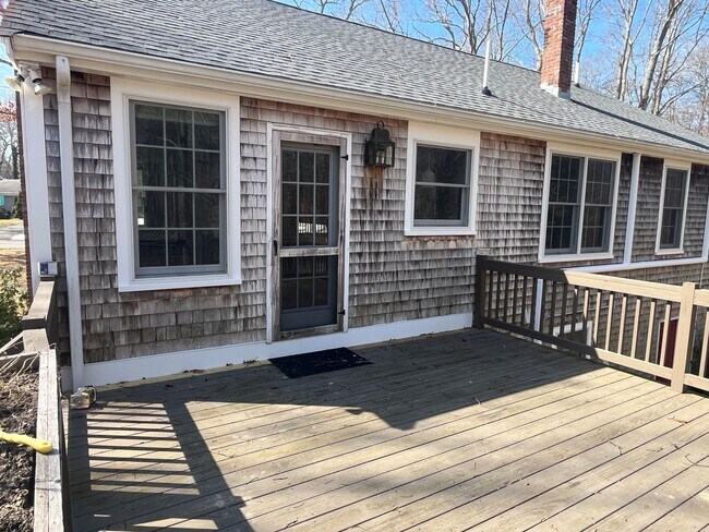 Building Photo - Great 3 Br / 2 Ba Split Level Home in Sandwich