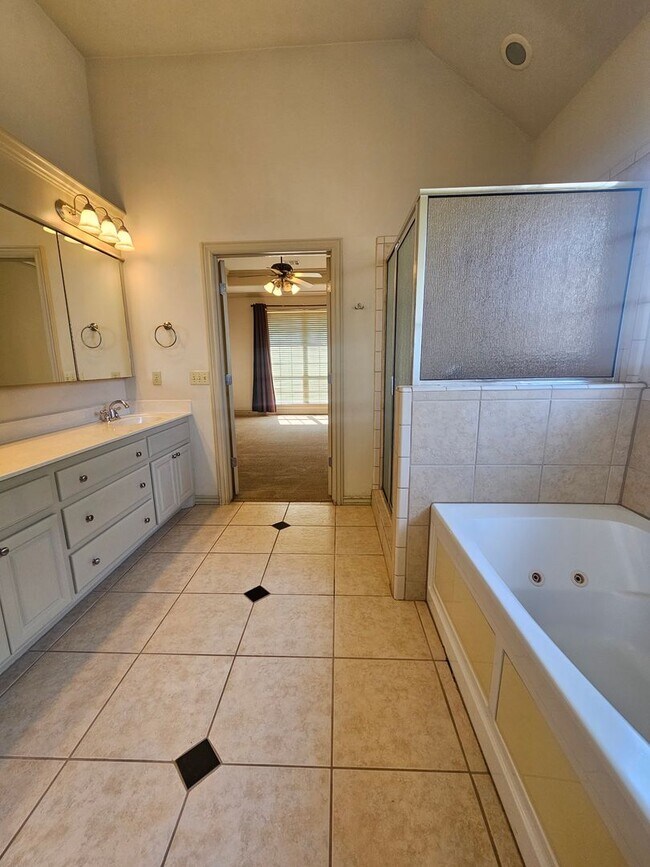 Building Photo - 513 Summit View Ct