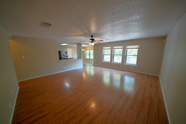 Building Photo - Wonderful Home in the Quiet Kingswood Heights Subdivision - Realtor Commission: $500