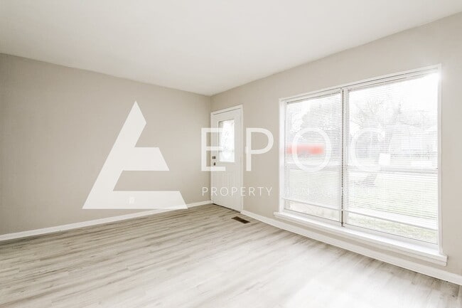 Building Photo - 817 N Gary Ave