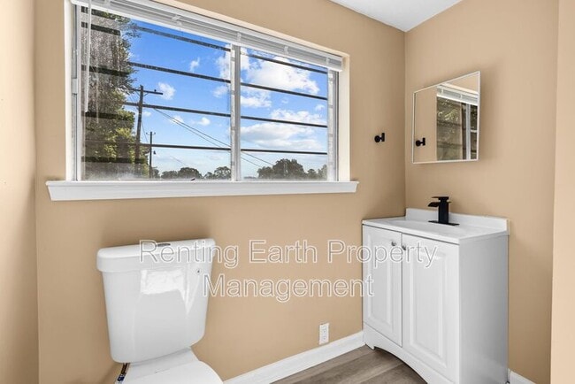 Building Photo - 1504 35th Street Ensley