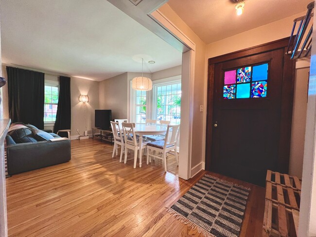 Building Photo - The Ideal TC Downtown Retreat