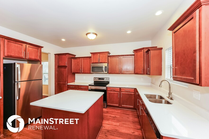 Building Photo - 12876 Mustang Dr