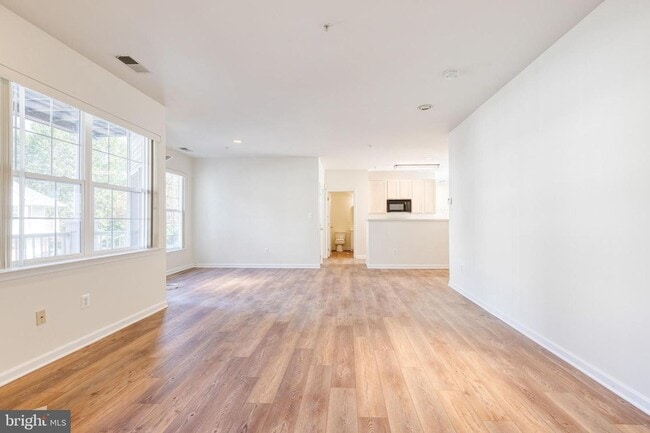 Building Photo - Spacious 2-bedroom 2 Bath condo in New Town