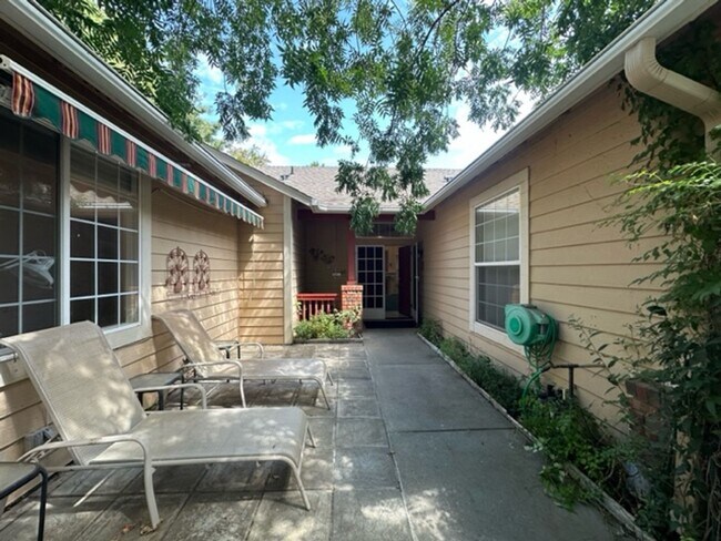 Building Photo - Gem of a rental home in East Davis