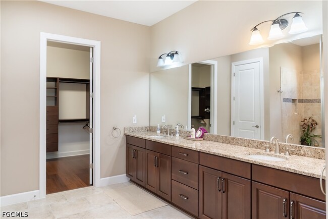 Building Photo - 9235 Rialto Ln