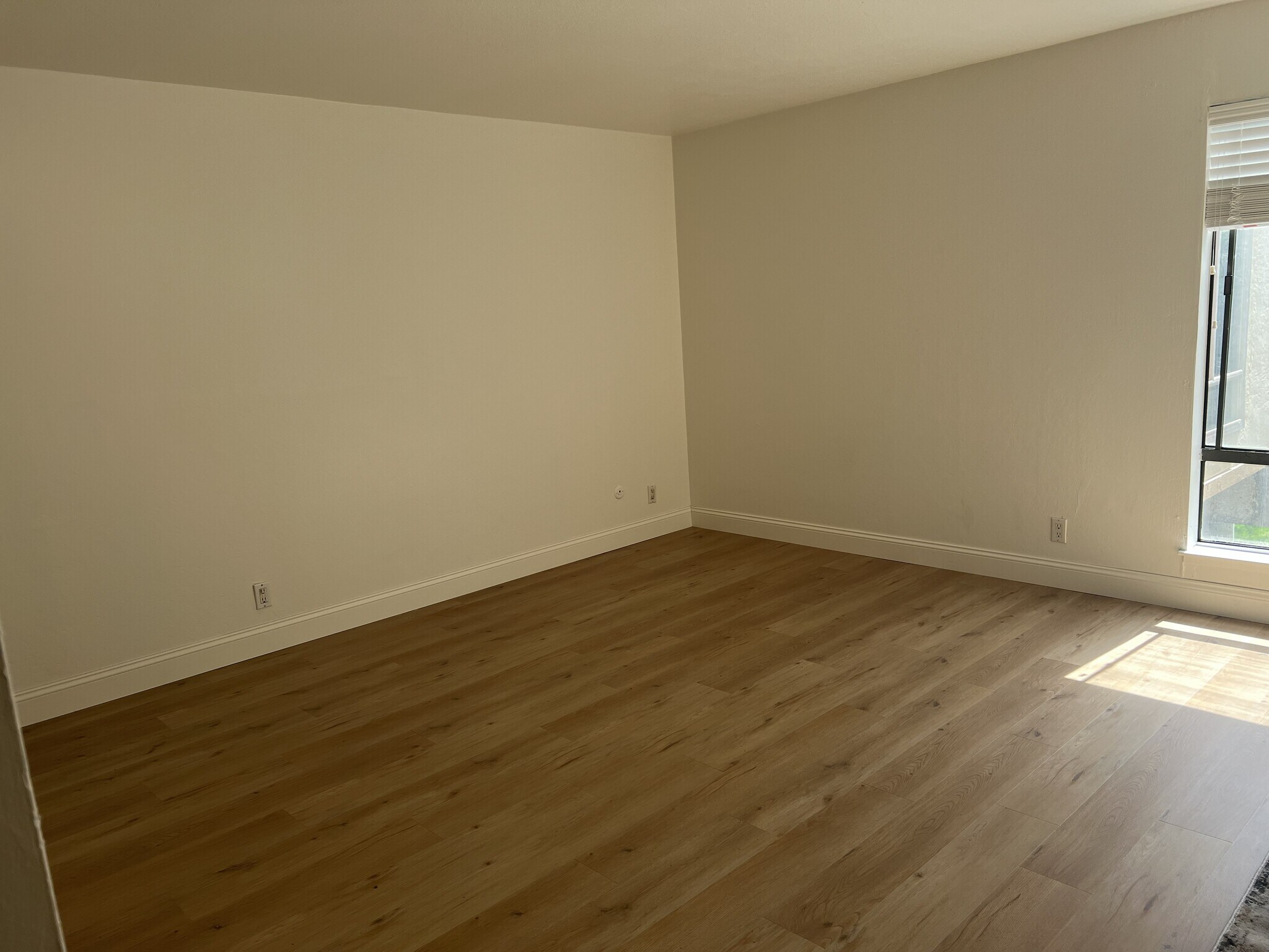 Building Photo - 320 N Civic Dr