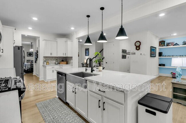 Building Photo - 245 Summer Tanager Dr