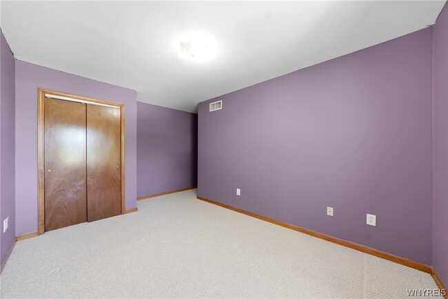 Building Photo - 555 Lakeview Ave