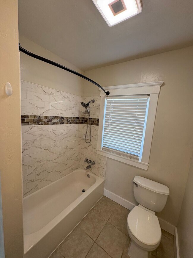 Building Photo - Beautiful 2 Story home Available coming soon!, pet friendly!