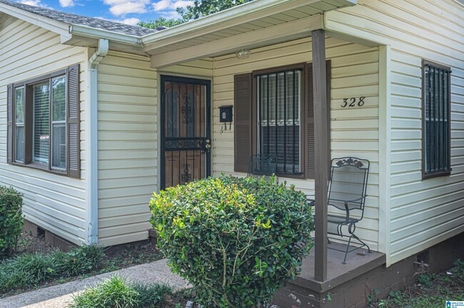 Building Photo - 328 Beta St