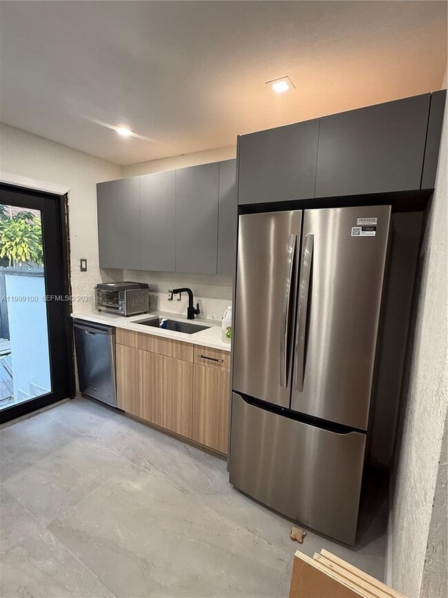 Building Photo - 423 NW 32nd Pl