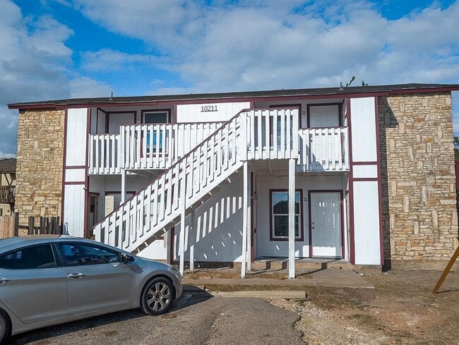 Building Photo - 10211 Brownie Dr