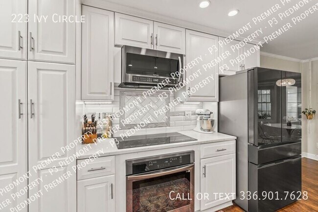 Building Photo - 223 Ivy Cir