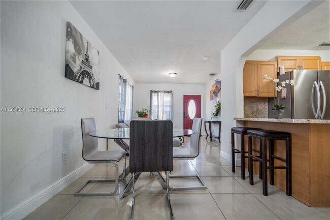 Building Photo - 690 E 10th Ave