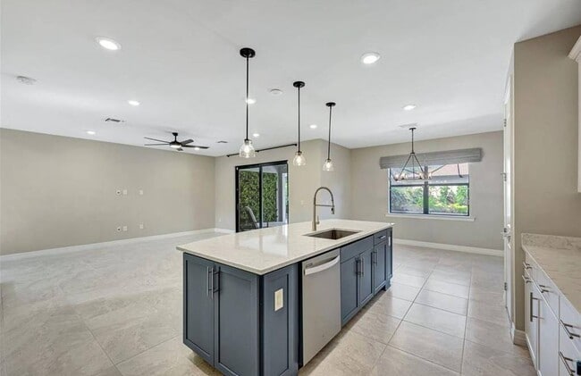 Building Photo - 7265 Wilton Dr N