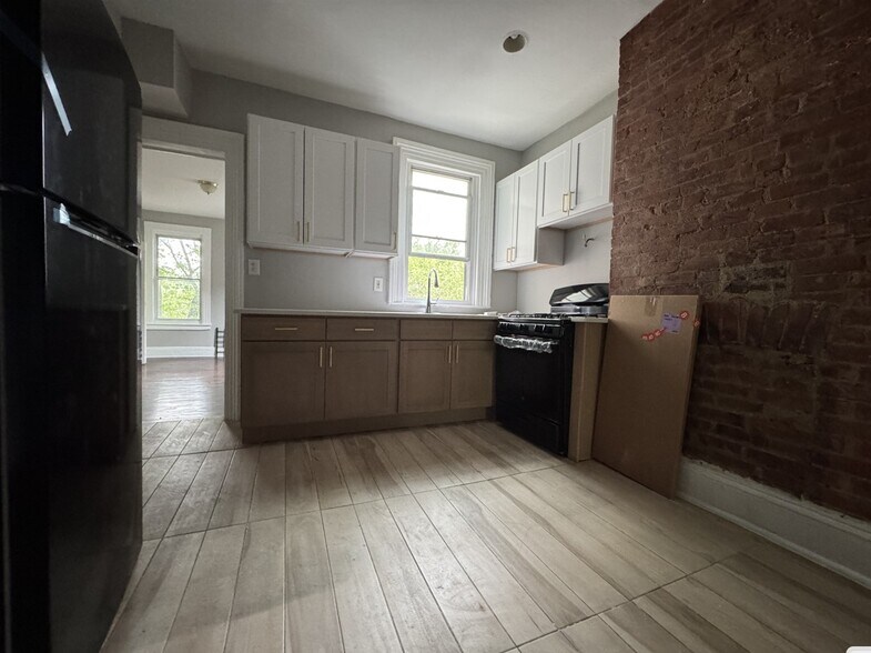 Primary Photo - 56 Gardner Ave