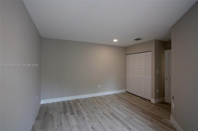 Building Photo - 935 Lemonwood Ct