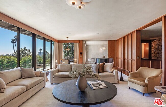 Building Photo - 400 Toyopa Dr