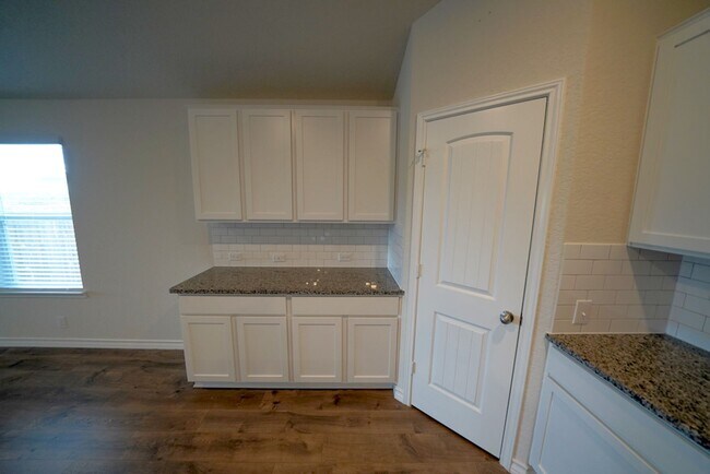 Building Photo - Like New Home in Red River Ranch (Cibolo)! -  Realtor Commission: $500