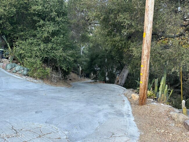 Building Photo - 1281 Old Topanga Canyon Rd