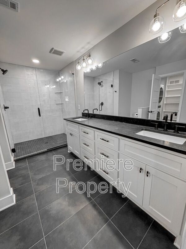Building Photo - 7301 Mercier St