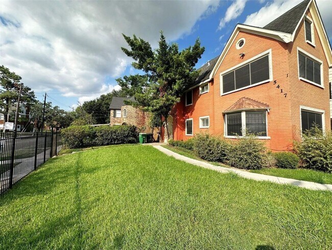 Building Photo - 5417 Ennis St
