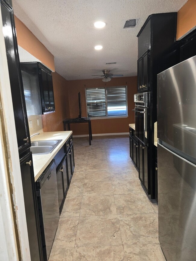 Building Photo - 7218 Oriole St