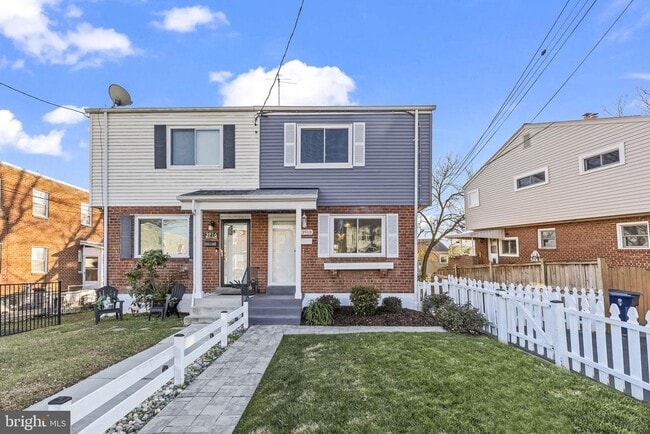 Building Photo - 3918 Usher Ave