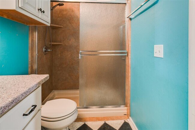 Building Photo - 6005 SE 70th St