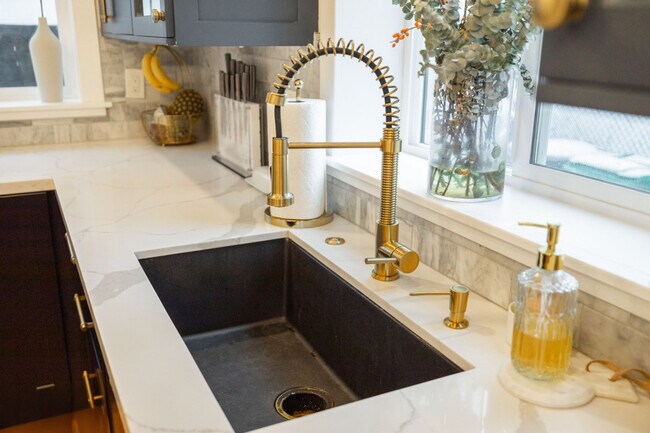 Building Photo - 3045 S 1640 E