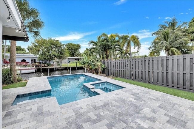 Building Photo - 1608 SW 5th Ct