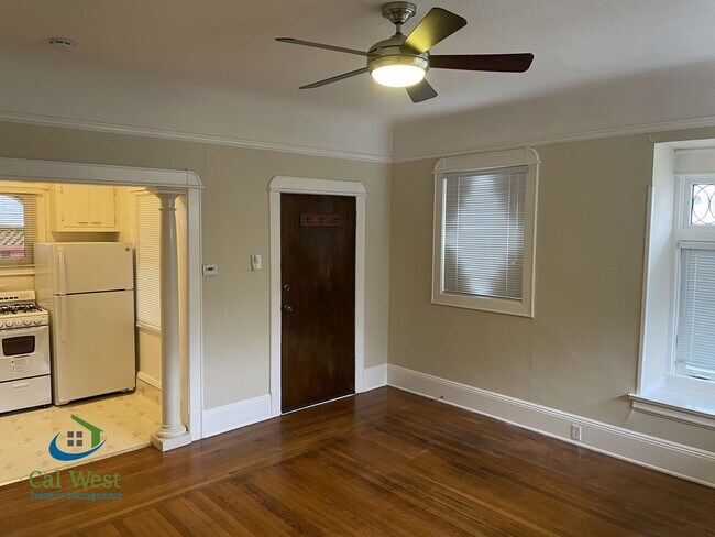 Building Photo - $2495 - 1Bed 1Bath Beautiful Duplex on a Tree Lined Street in the Rose Garden Area!