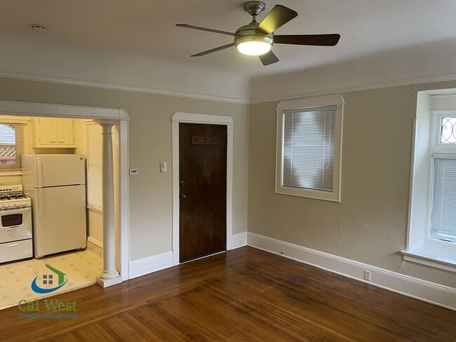 Building Photo - $2595 - 1Bed 1Bath Beautiful Duplex on a Tree Lined Street in the Rose Garden Area!