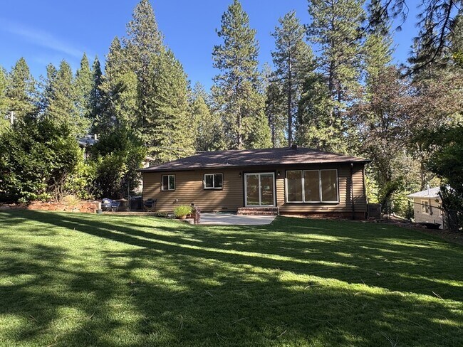 Building Photo - 10546 Silver Way